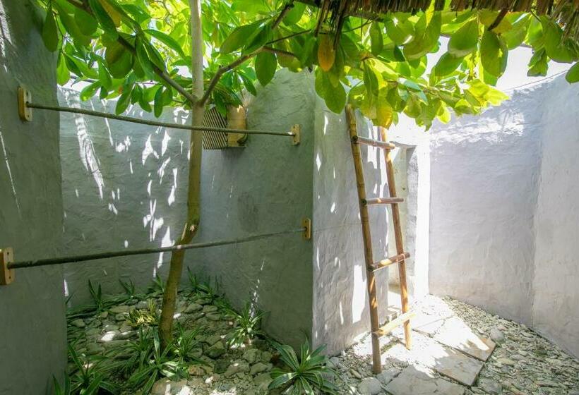 スタンダードバンガロー, Blue Apple Beach