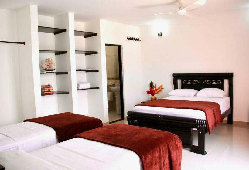 اتاق استاندارد چهار تخته, Calle Santodomingo