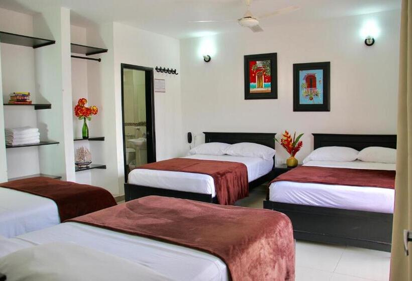 اتاق استاندارد چهار تخته, Calle Santodomingo