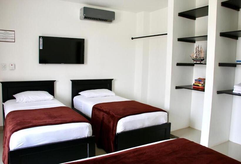 اتاق استاندارد چهار تخته, Calle Santodomingo
