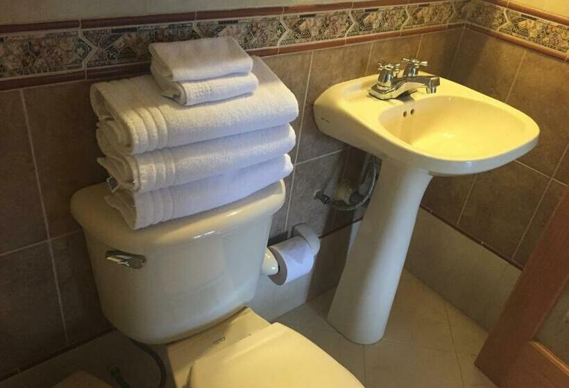 غرفة قياسية ثلاثية, Matisses Hotel & Spa