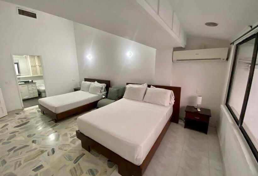 غرفه قياسيه سريرين مزدوجين, San Laurent