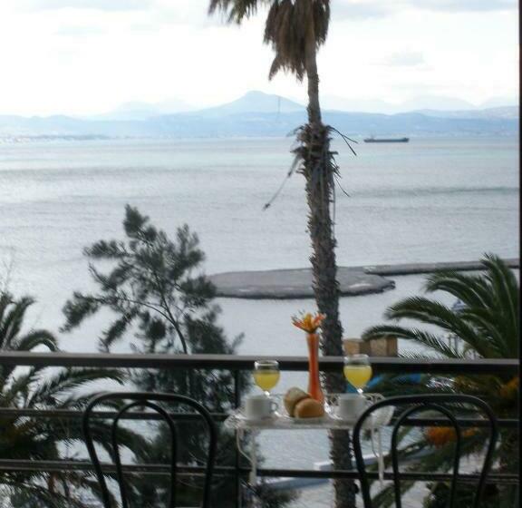 Номер Стандарт Вид на Море, Akti