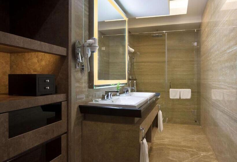 Люкс Кровать Кинг, Wyndham Panbil Batam