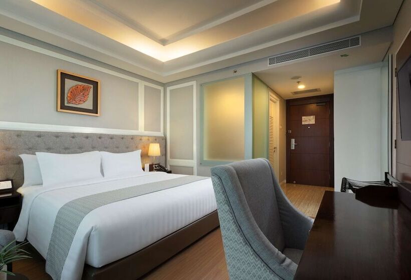 اتاق لوکس با چشم‌انداز دریاچه, Wyndham Panbil Batam