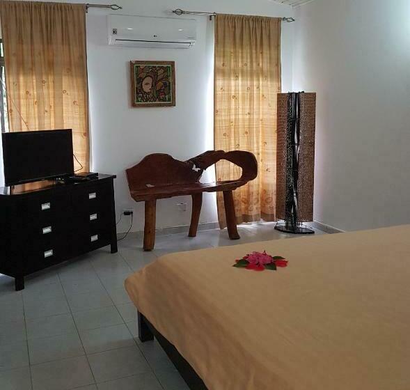 带大床的豪华间, Playa Tranquilo B&b And Dive Shop