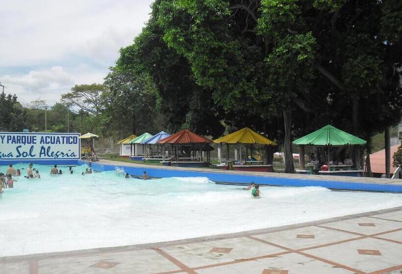 Пятиместный Стандартный Номер, Y Parque Acuatico Agua Sol Alegria