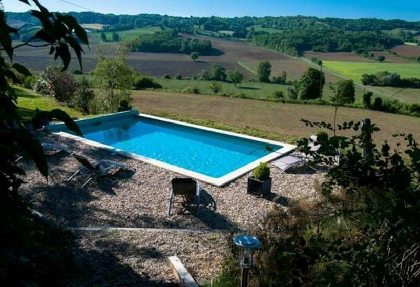 Номер Стандарт, Auberge Du Canabal