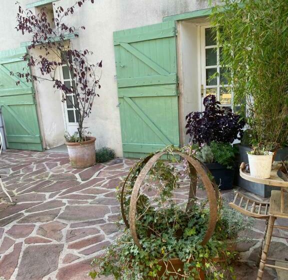Номер Стандарт, Les Jardins De La Tuilerie