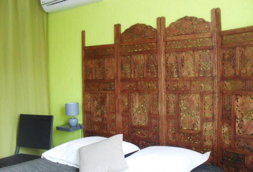 Номер Стандарт Вид на Бассейн, Chambre D Hote Veronique