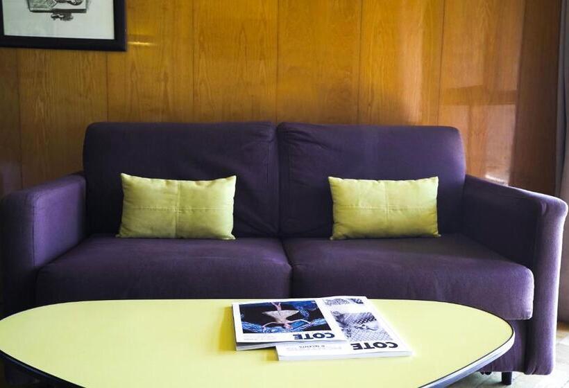 اتاق لوکس با چشمانداز دریا, Le Corbusier