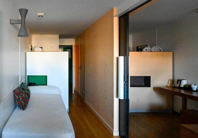 스탠다드 트리플 룸 가든 전망, Le Corbusier