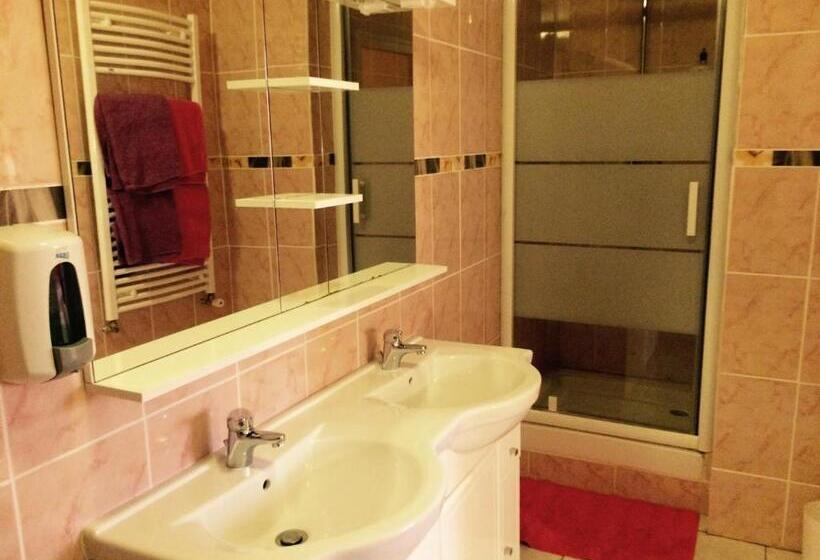 اتاق راحتی سه تخته, Family Hôtel