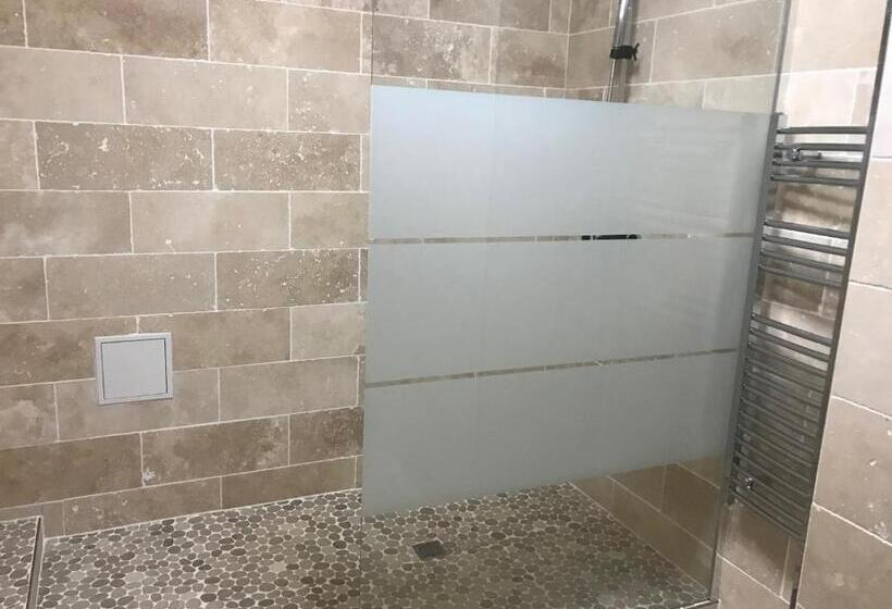 آپارتمان لوکس 1 خوابه, Family Hôtel