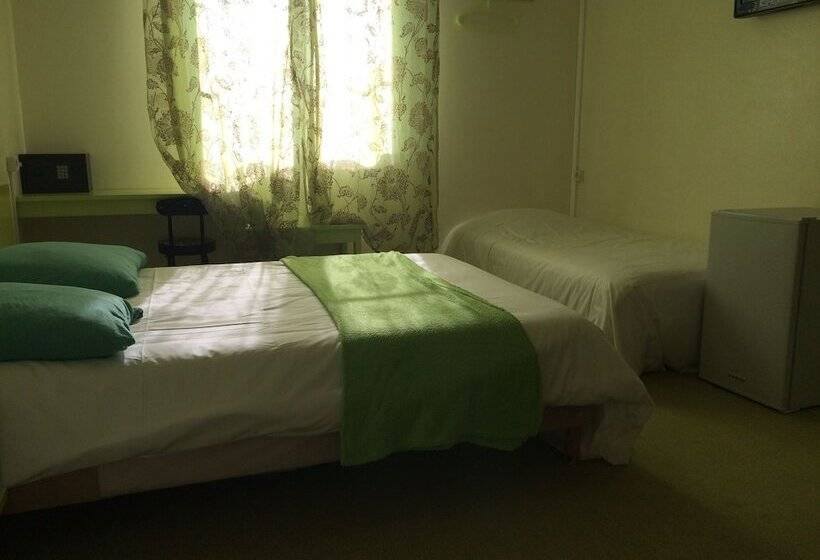 اتاق خانوادگی, Family Hôtel