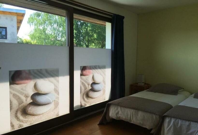 标准工作室, Hôtel Studios Les Acacias