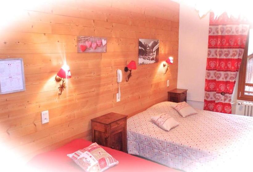 Номер Стандарт Трехместный, Hôtel Viallet