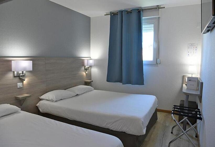 Номер Стандарт Трехместный, Brit Hotel Clermont Lʼhérault