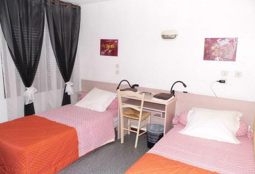 اتاق استاندارد, Hôtel Des Touristes