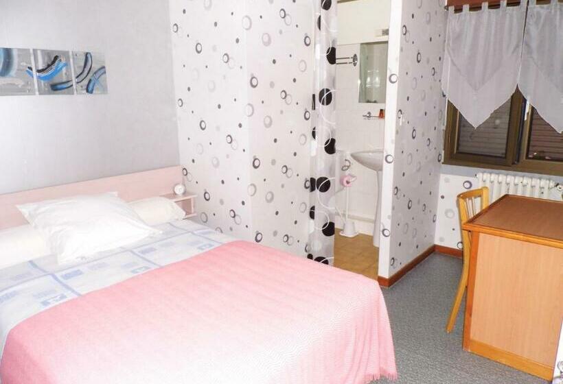 اتاق استاندارد یک نفره, Hôtel Des Touristes