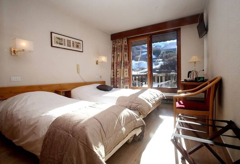 Номер Стандарт Трехместный, Hôtel L Escale Blanche