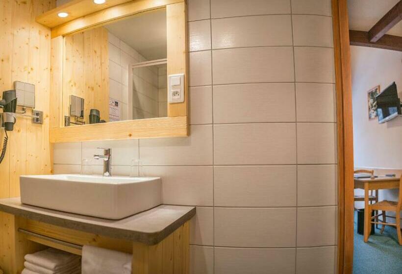 Quarto Quádruplo Estandar, Hôtel Le Vétiné