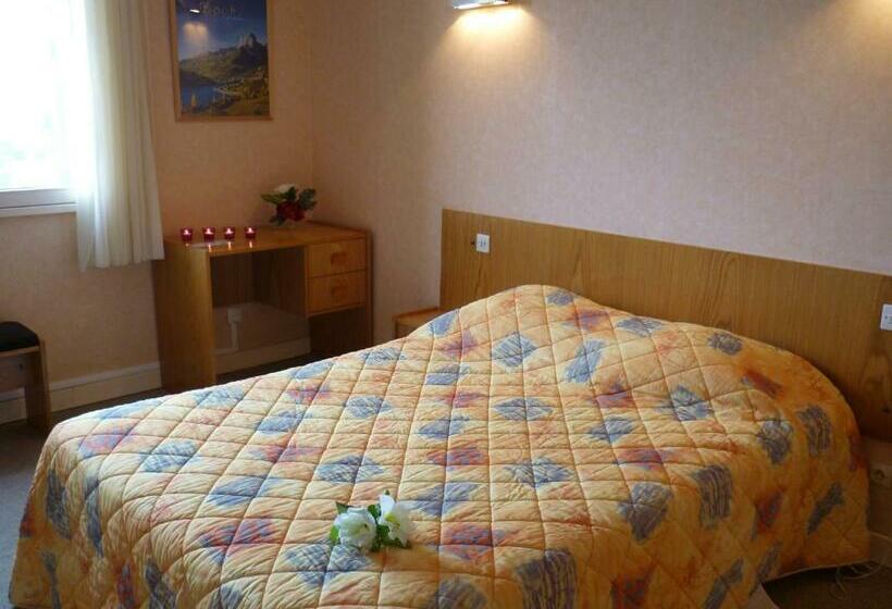 Номер Стандарт, Hôtel Rond Point