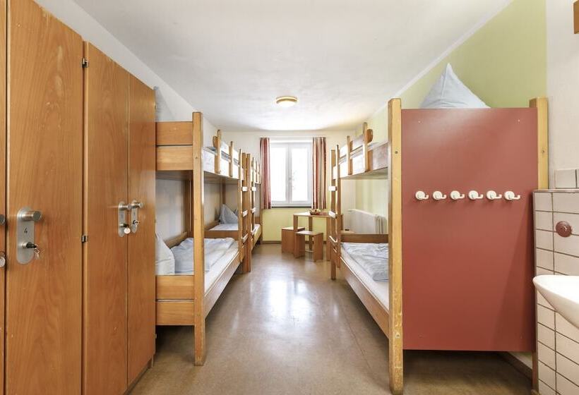 Кровать в Общей Комнате, Djh Jugendherberge Oberstdorf   Membership Required!
