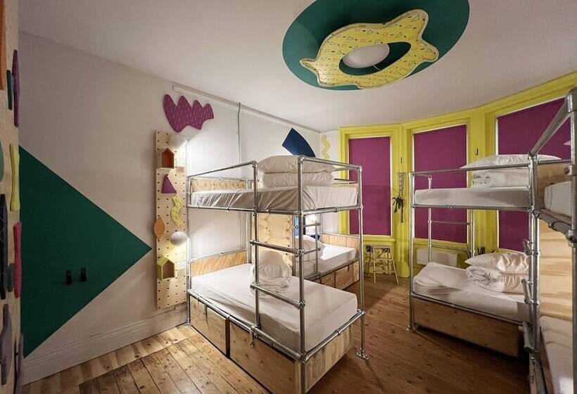 تختخواب در اتاق مشترک, Art Hostel