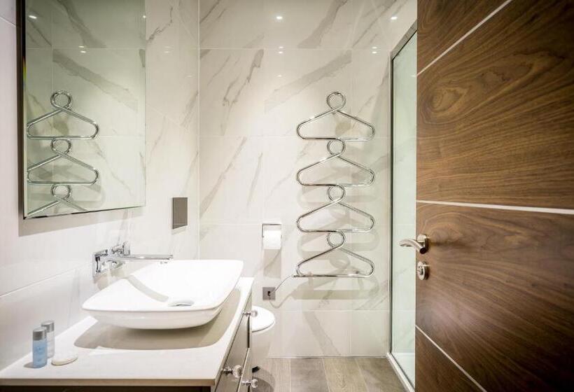 Номер Стандарт Трехместный, The Residence Hotel At The Nottinghamshire Golf & Country Club