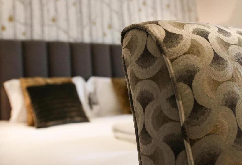 Номер Стандарт Трехместный, The Residence Hotel At The Nottinghamshire Golf & Country Club