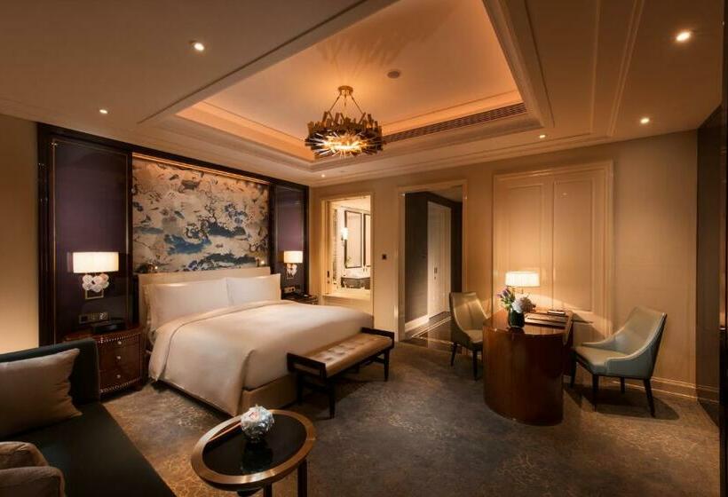 اتاق لوکس با تخت بزرگ, Waldorf Astoria Chengdu