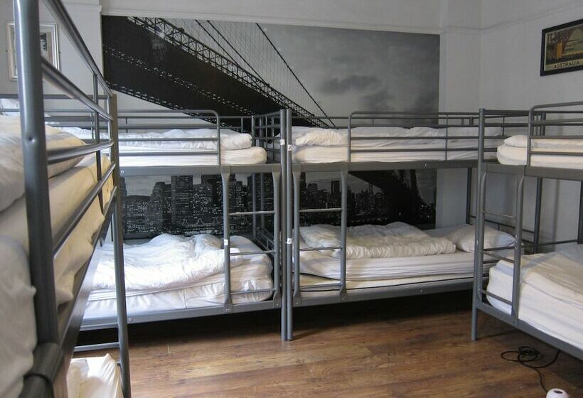 ルームシェアのワンベッド, The Horse & Stables   Hostel