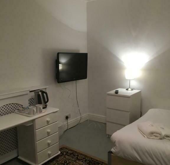 Номер Стандарт, Circle Guest House Bed Only