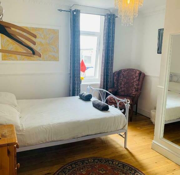 Номер Стандарт, Circle Guest House Bed Only