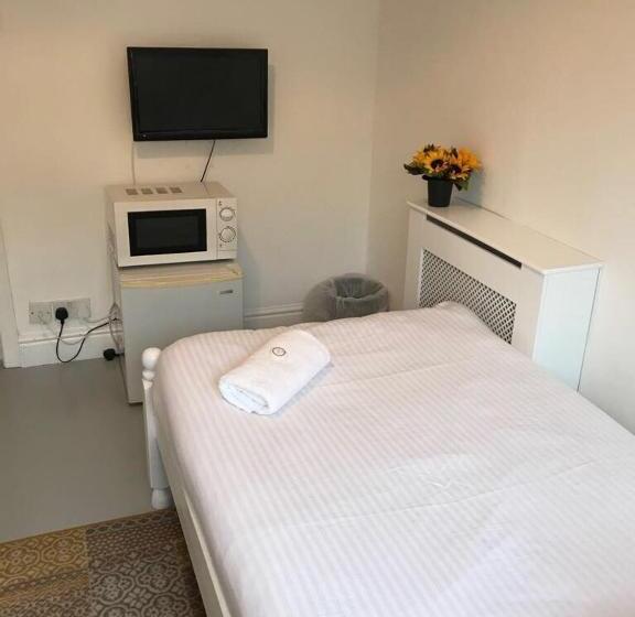 Номер Стандарт Индивидуальный Совместная Ванная, Circle Guest House Bed Only