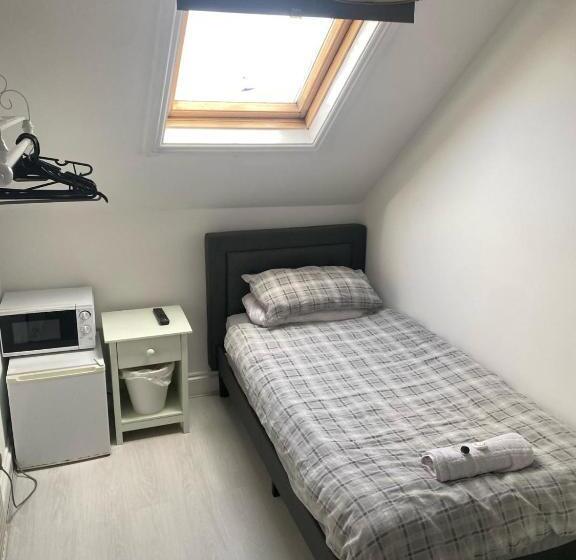 Номер Стандарт Индивидуальный, Circle Guest House Bed Only