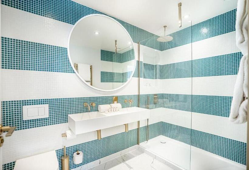 غرفة قياسية, The Nici