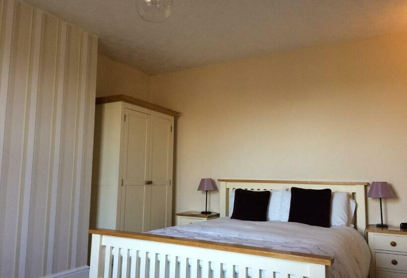 带大床的高级房间, Halfway House