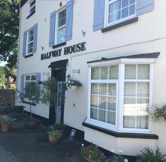 带大床的高级房间, Halfway House