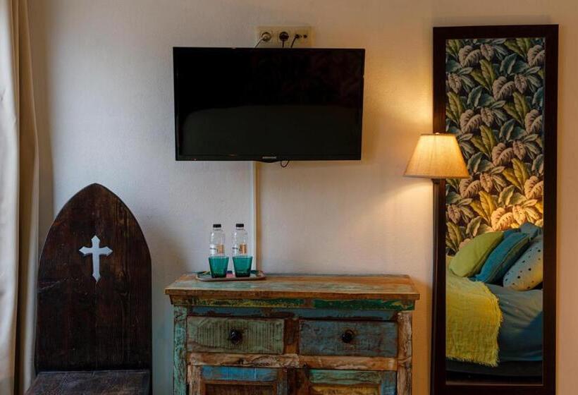 Quarto Estandar com Terraço, Dios Esta Bien
