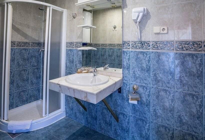 Номер Стандарт Трехместный, Hostal Gran Vía