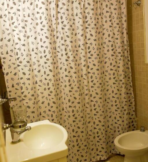 Четырехместный Номер Стандарт, Bernie S Bed & Breakfast , A 3 Kilometros Del Aerop Ezeiza, Van ,in Out, Free Ezeiza Airport