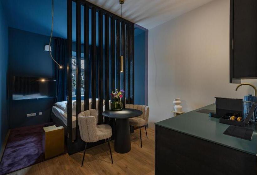 استودیوی استاندارد, Kalm Stay   A Design Apart