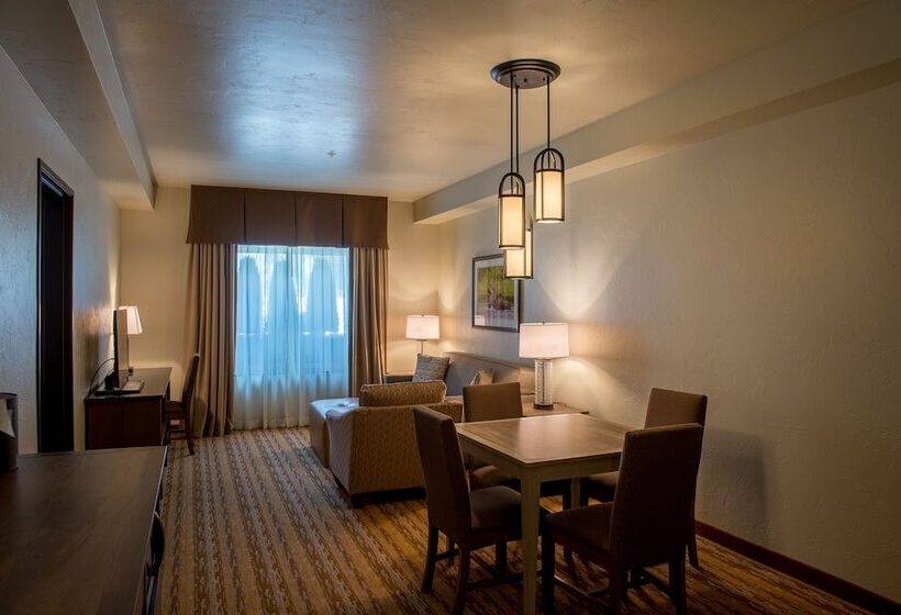 Люкс, Cedar Creek Lodge & Conference Center