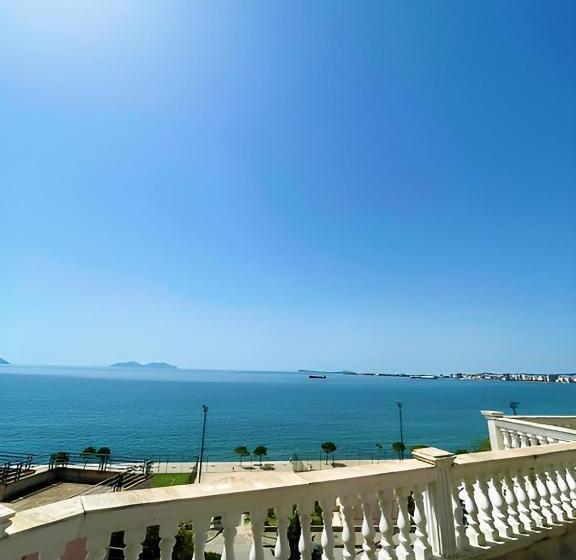 Standard Room Sea View with Balcony, Nacional