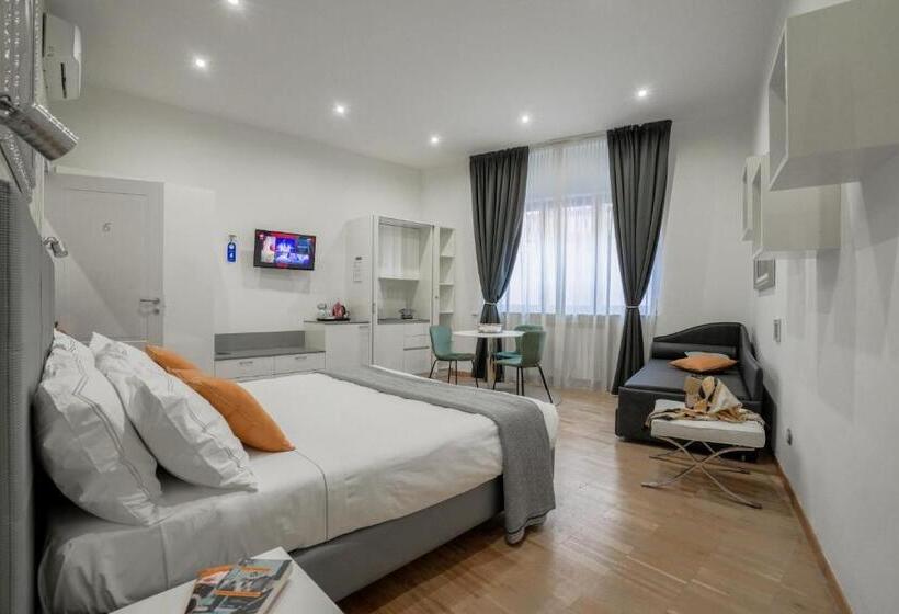 استودیوی لوکس, Monza City Rooms & Studios