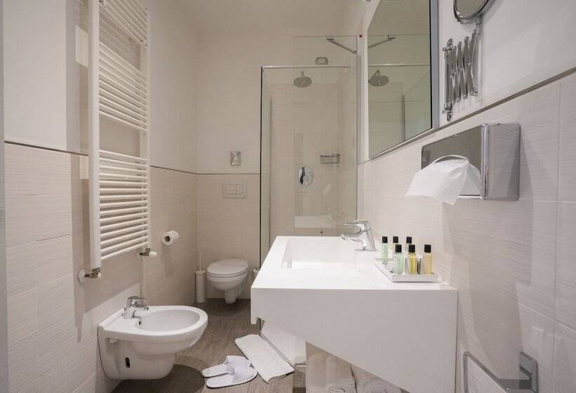 استودیوی لوکس, Monza City Rooms & Studios