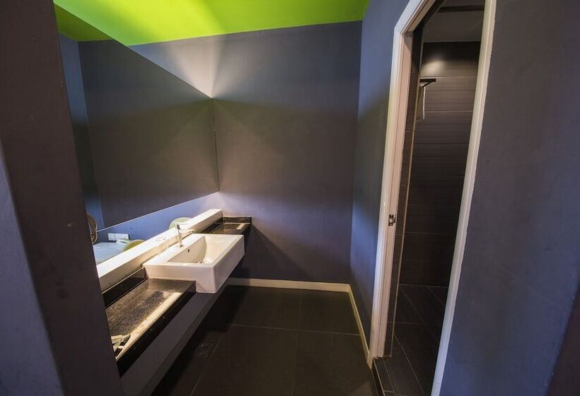 Deluxe Room, B&s Boutique