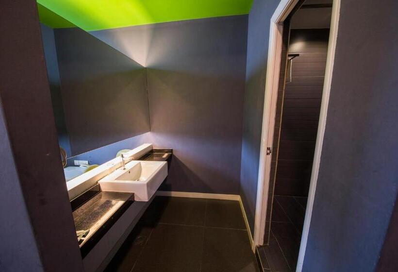 Deluxe Room, B&s Boutique